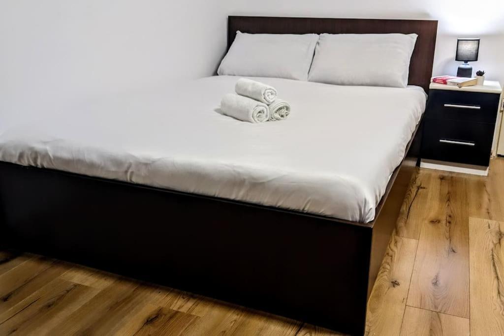 Cosy One Bedroom Flat With Free Parking & Wifi คลูจ-นาโปกา ภายนอก รูปภาพ