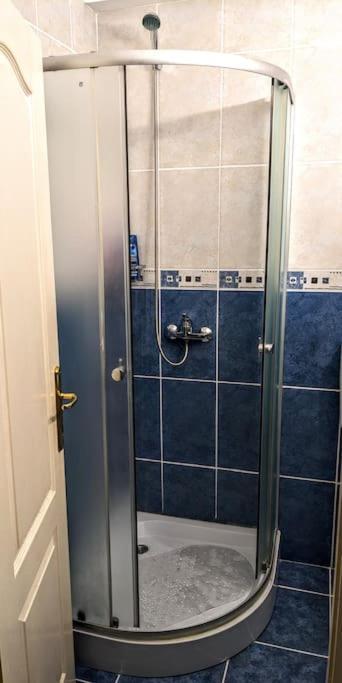 Cosy One Bedroom Flat With Free Parking & Wifi คลูจ-นาโปกา ภายนอก รูปภาพ